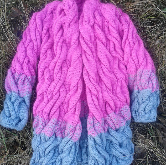 Вязаное крючком пальто для девочки